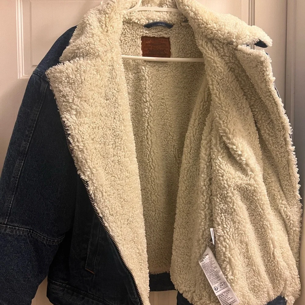 Levi's Cream Sherpa-Lined Jacket with Dark Blue Denim Trim - Picture 6 of 9